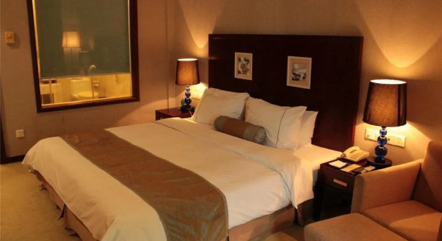 Gold Lake Hotel, Rezerwuj Hotel Hotele 4-gwiazdkowe w Guangdong, 4*