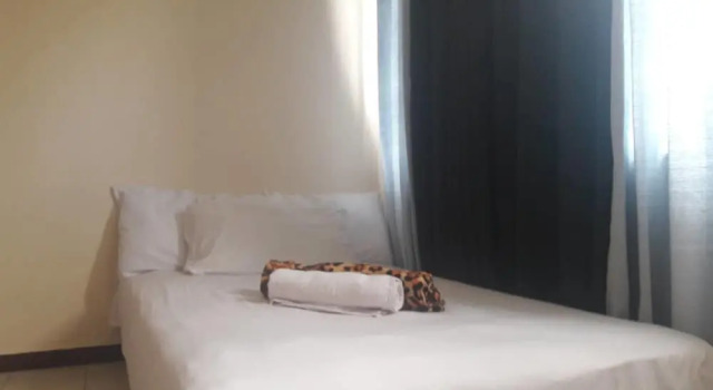Номер Standard Ekonumi Rooms at Benrosi Plaza