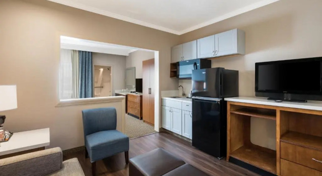Люкс с балконом MainStay Suites Orange County John Wayne Airport