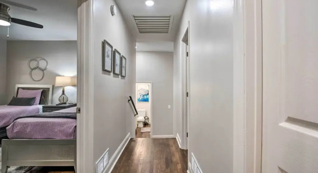Atlanta Retreat w/ Deck in Greenbriar Area!, Book Feriehus Villaer i Atlanta, Villa