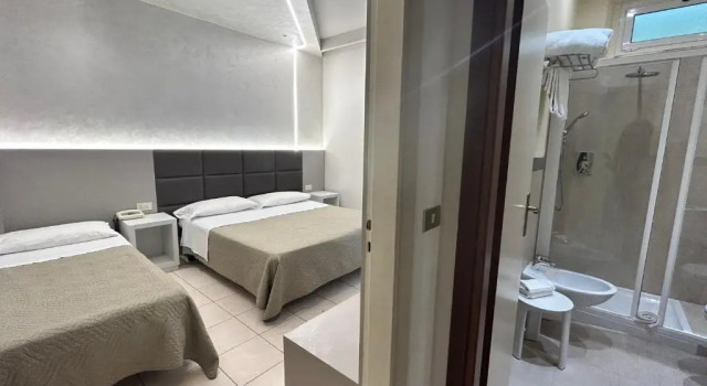 Трёхместный номер с видом на море Hotel Adria
