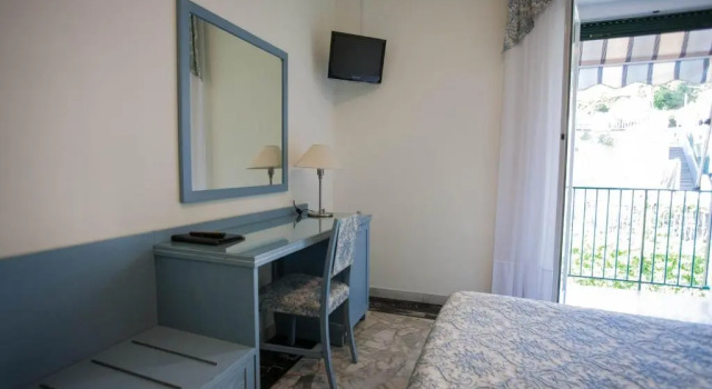 Двухместный номер Standard с балконом Hotel Ariston