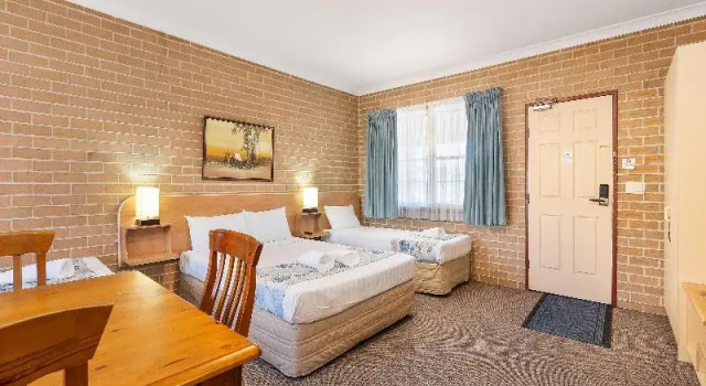 Трёхместный номер Standard SureStay Hotel by Best Western, New Inn Richmond