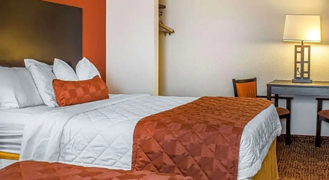 Шестиместный люкс Rodeway Inn Milford