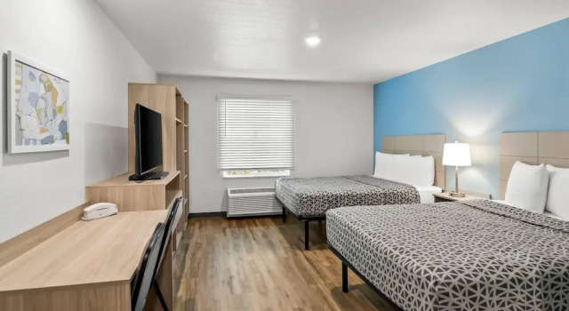 Четырёхместный люкс WoodSpring Suites Palm Springs – West Palm Beach