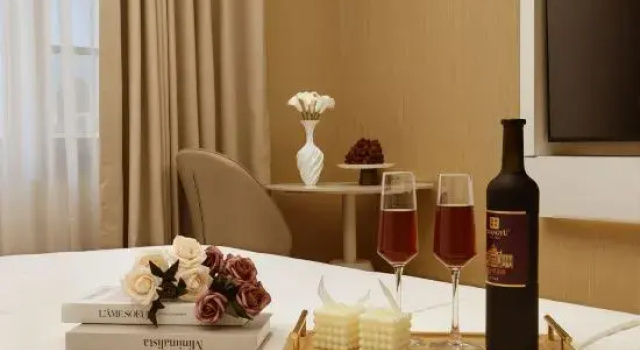 Люкс Royal  Court  Hotel