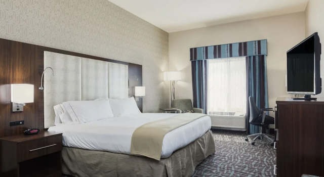 Двухместный номер Standard Holiday Inn Express & Suites Eureka by IHG