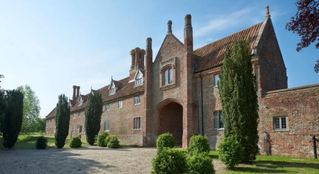 Lavish Tudor Estate Gardens - Sleeps 25, Boek Appartement Hotels in Norfolk met parkeren, Parkeren