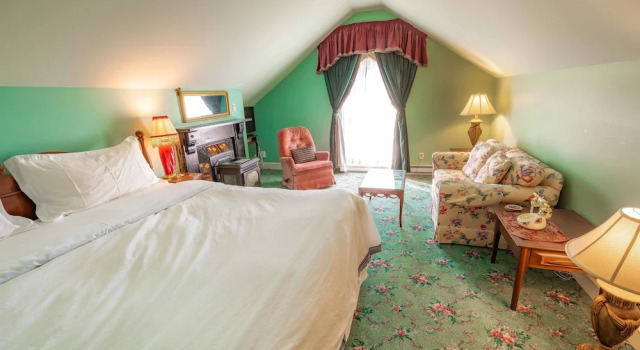 Номер Comfort Amethyst Inn