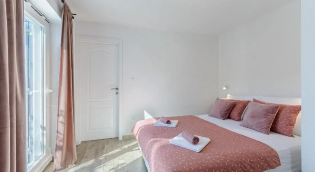 Holiday Home Likva - Sutivan - Island of Brač, Забронировать Отель Отели Сутиван с парковкой, Парковка