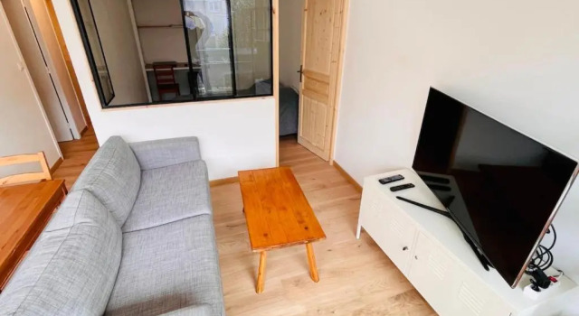 Furnished Apartment With Balcony & Parking in A Secure Residence, Buchen Sie Ferienwohnung Pessac Graves