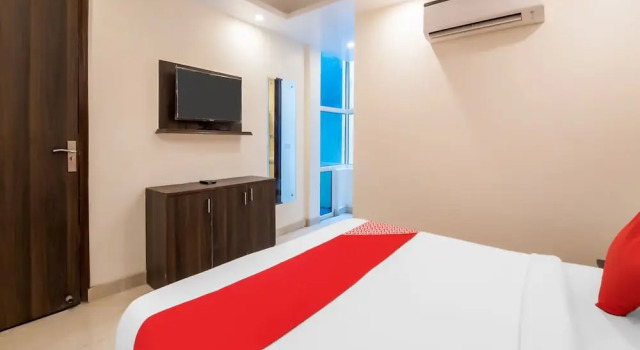 OYO 17020 Hotel Raj Palace