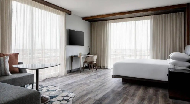 Номер Standard с видом на город Odessa Marriott Hotel & Conference Center