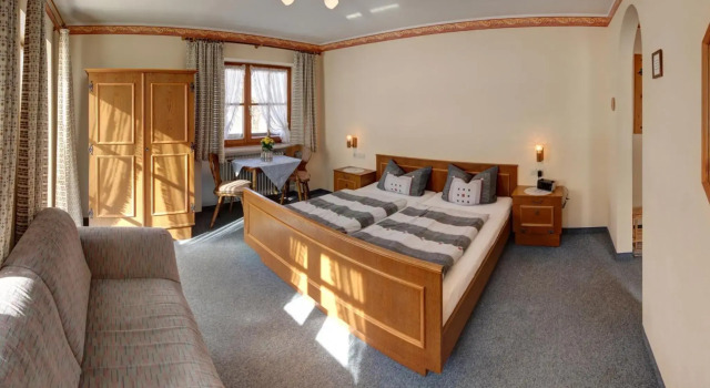 Gästehaus Sterrhäusl - Chiemgau Karte, Varaa Hotelli Hotellit Baijeri pysäköinnillä, Pysäköinti