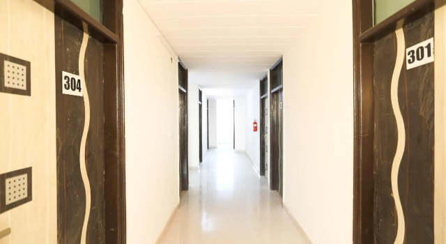 OYO 61722 Rajmahal Residency Hotel, Забронировать Отель Бхивади штат Харьяна
