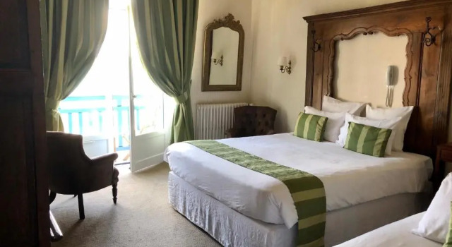 Трёхместный номер Standard с видом на море Logis Hôtel Restaurant le Printania