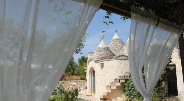Апартаменты Ostuni,trullo fiabesco con piscina