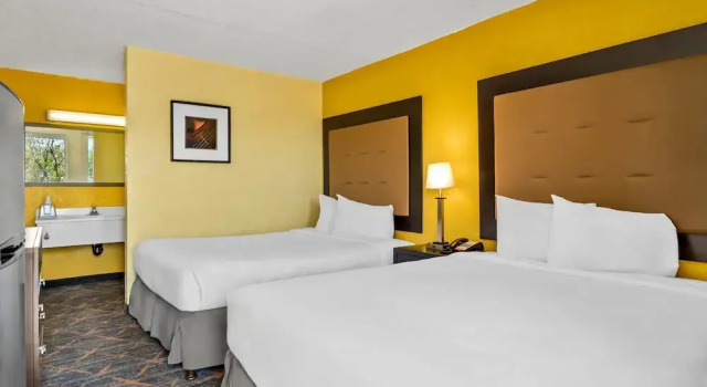 Standard Vierer Zimmer Rodeway Inn