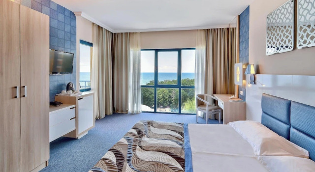 Двухместный номер Standard с балконом и с частичным видом на море GRIFID Arabella Hotel - Ultra All inclusive & Aquapark