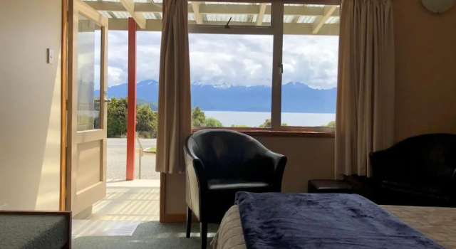 Четырёхместный номер Superior Te Anau Manapouri Lake Hotel