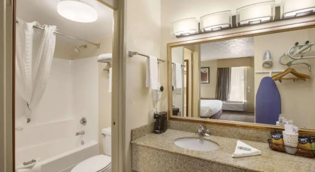 Номер Standard Цокольный этаж Clarion Pointe Morrow - Atlanta South