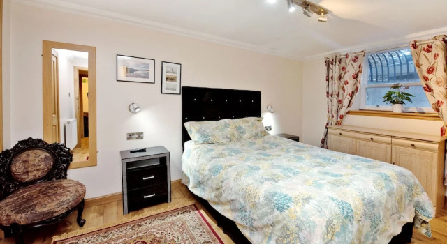 Luxurious Aberdeen Retreat Sleeps 21 & Parking, Забронировать Отель Отели Абердина с парковкой, рядом с St Mary's Cathedral, Парковка
