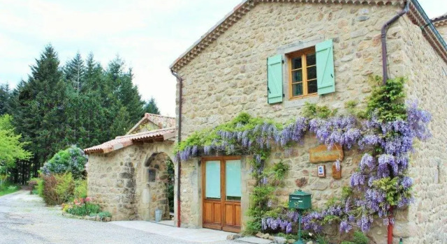 Chambres d'hôtes Les Figuiers, Rezerwuj Hotel Silhac Drôme