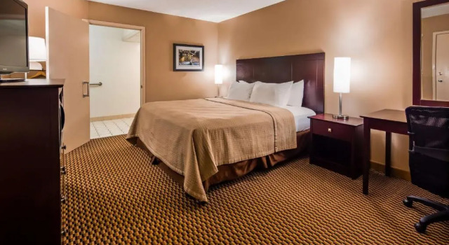 Номер Standard с видом на бассейн Best Western State Fair Inn