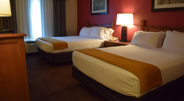 Четырёхместный номер Standard Holiday Inn Express Logan by IHG