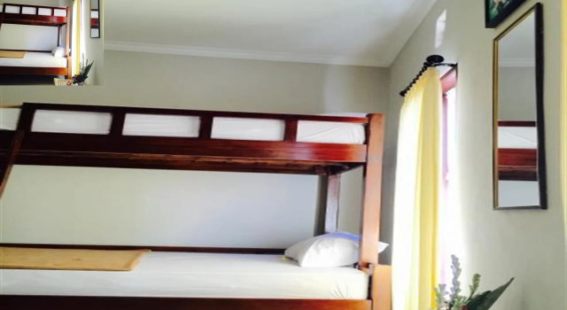 Suwardika Homestay & Dormitory, Забронировать Хостел Отели Denpasar Municipality с завтраком, Завтраки