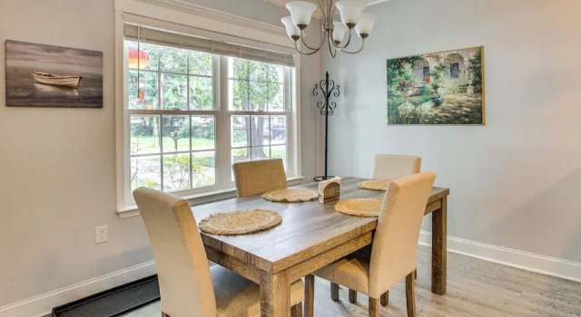 1 Mi to Riverfront: Darien Family Home, Boek Vakantiehuis Hotels in Georgia met parkeren, Parkeren