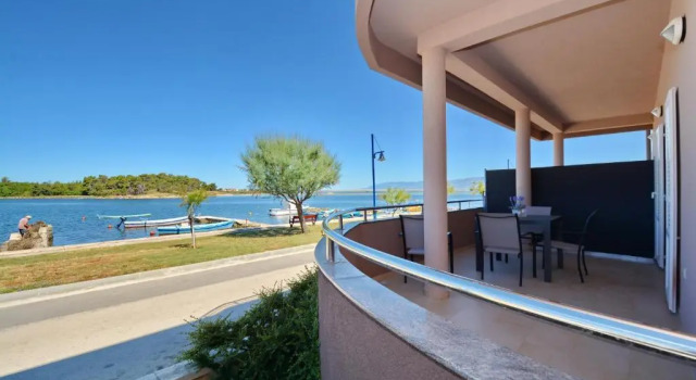 Apartments Clara, Buchen Sie Ferienwohnung Nin Gespanschaft Zadar
