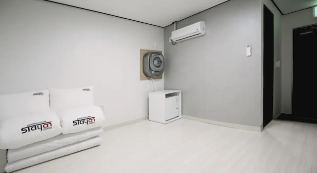 Camera Standard Stayan - Hostel