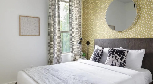Enjoy a Curated Designer Home With Rooftop Deck, Забронировать Отель Отели Остина 3 звезды, рядом с Rosewood Park, 3*