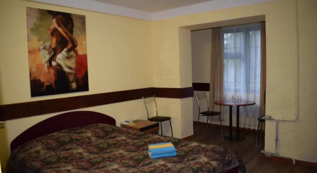 Полулюкс Hotel Desna KUT