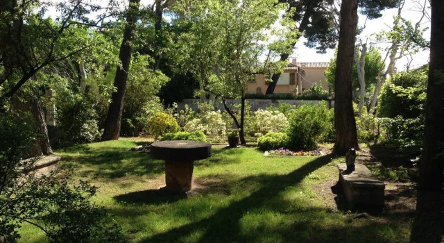 B&B Villa Roumanille, Забронировать Вилла Виллы Экс-ан-Прованса, рядом с Chapelle Penitents-gris (Chapelle des Bourras), Вилла