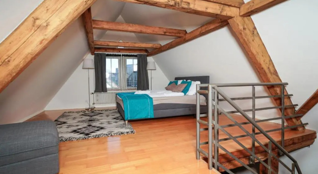 Charmante zentrale 2.5 Zimmer Maisonette Wohnung, Book Hotel Chur 