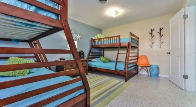 Amazing Pet Friendly 3 Bed House - Heated Pool 3 Bedroom Home by RedAwning, Book Feriehus Hoteller i Ormond-by-the-Sea med parkering, Parkering