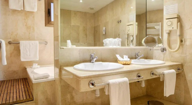 Полулюкс Hotel Atlantis