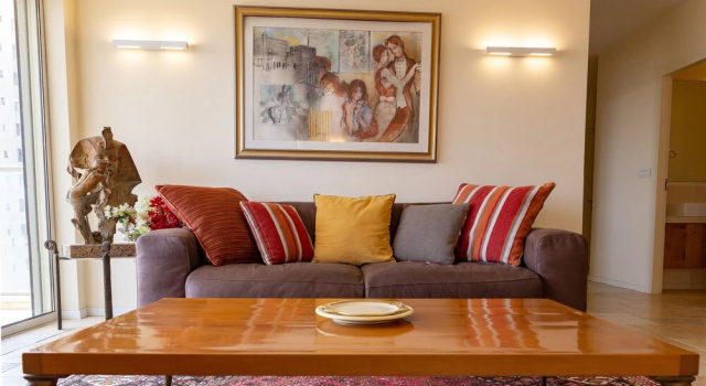 Апартаменты Deluxe Modern & Stylish 3BR Apt With Balcony