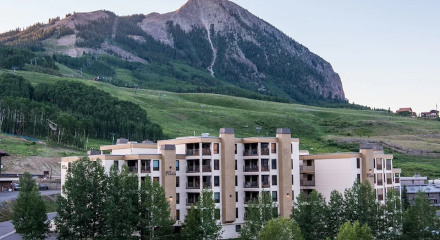 3br Sleeps 9! Walk To Slopes & Mountain View 3 Bedroom Condo - No Cleaning Fee! by Redawning