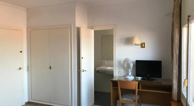 Трёхместный номер Standard Hostal Can Pou