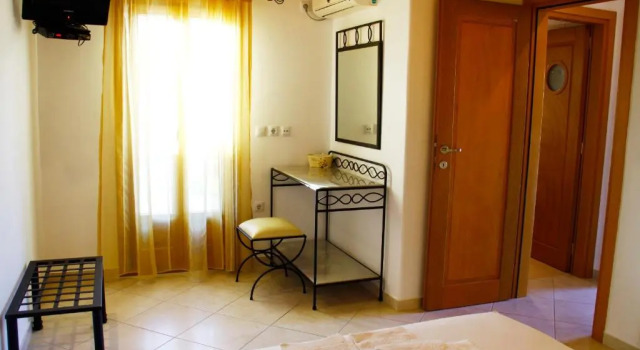 Alisachni, Prenota Hotel Hotel a Serifo con parcheggio, Parcheggio