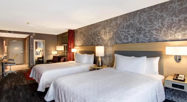 Четырёхместный люкс Home2 Suites By Hilton Edmonton South