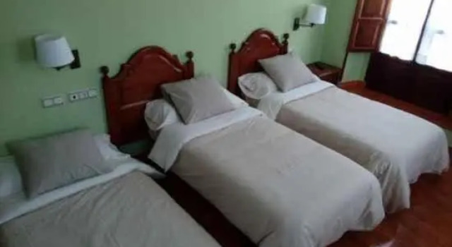 Standard Kolmen hengen huone Hotel Piloñés