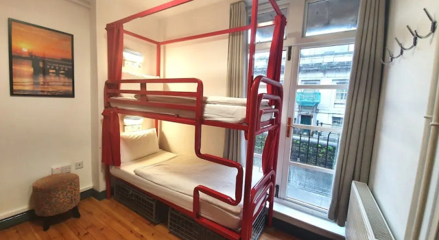 Четырёхместный номер Standard Galway City Hostel
