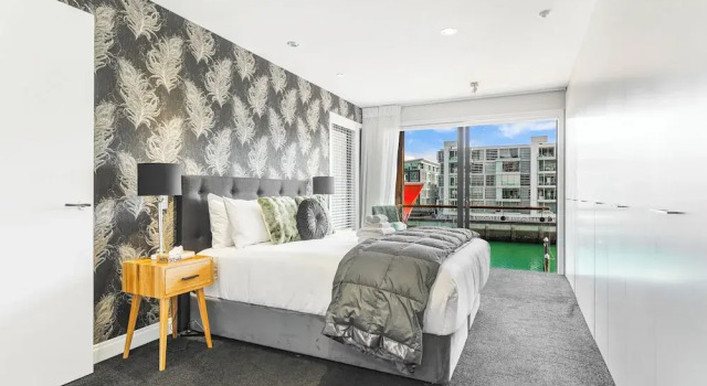 Stylish 2BR Escape | Urban Bliss | Zodiak Stays, Rezerwuj Apartament Hotele w Auckland Region z parkingiem, Parking