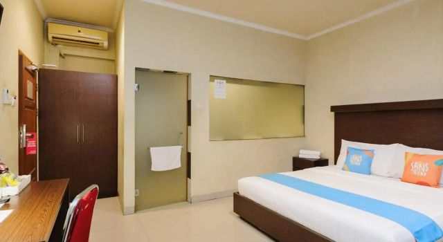 RedDoorz Plus near Soekarno Hatta Airport 2, Reserva ahora Hostal o pensión Casas de huéspedes en Tangerang, Hostal o pensión