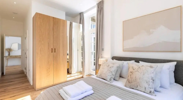 Bright & Elegant Chelsea Getaway: Private Balcony!, Varaa Huoneisto Asunnot kohteessa Merseyside, Huoneisto