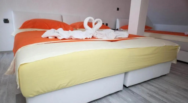 Трёхместный номер Standard Мансарда с балконом и с видом на море Aldino Rooms